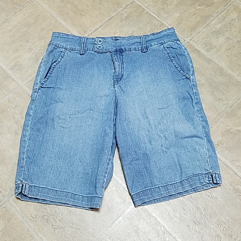 Gloria Vandebit short